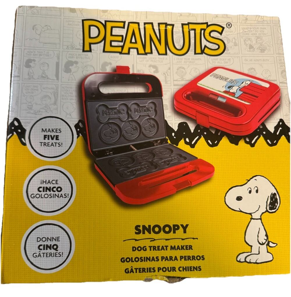 Peanuts Snoopy Uncanny Brands Dog Treat Maker Brand New In Box
